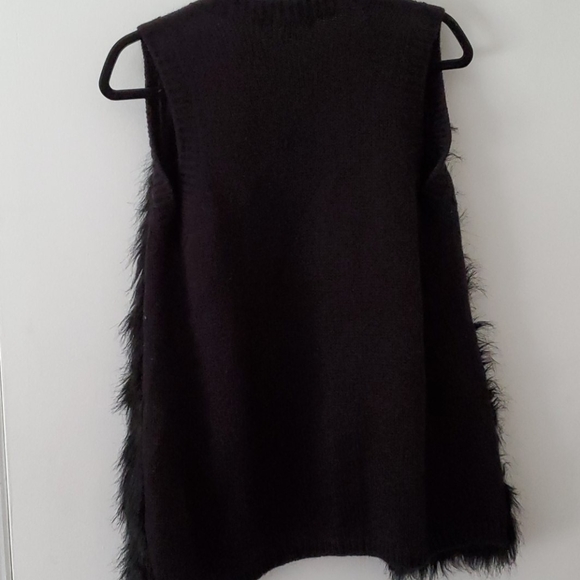 *** SOLD ***Fuzzy Vest - Picture 3 of 3